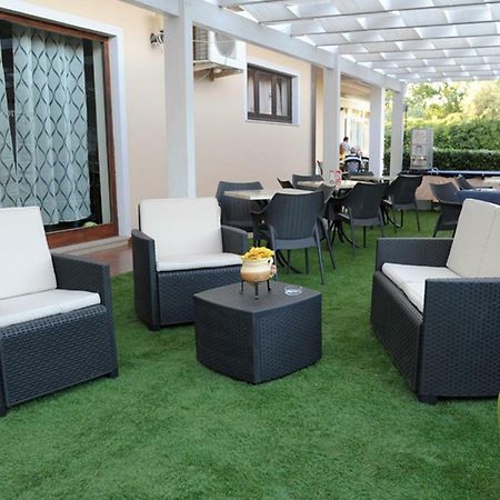 Hotel Marina Badesi Luaran gambar