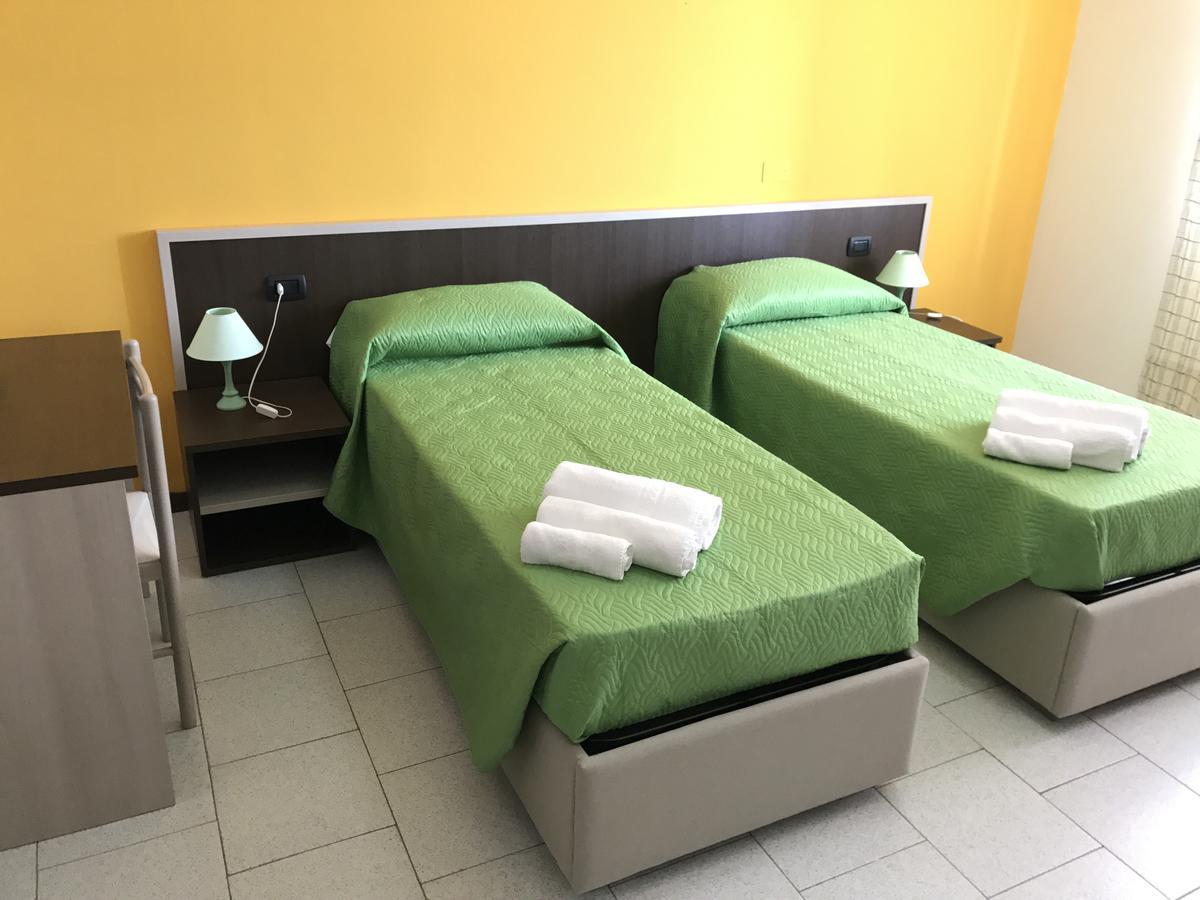Hotel Marina Badesi Luaran gambar