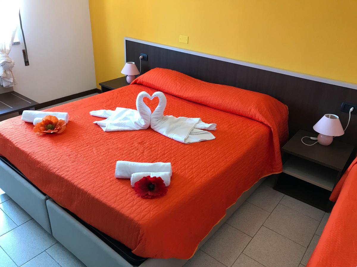 Hotel Marina Badesi Luaran gambar