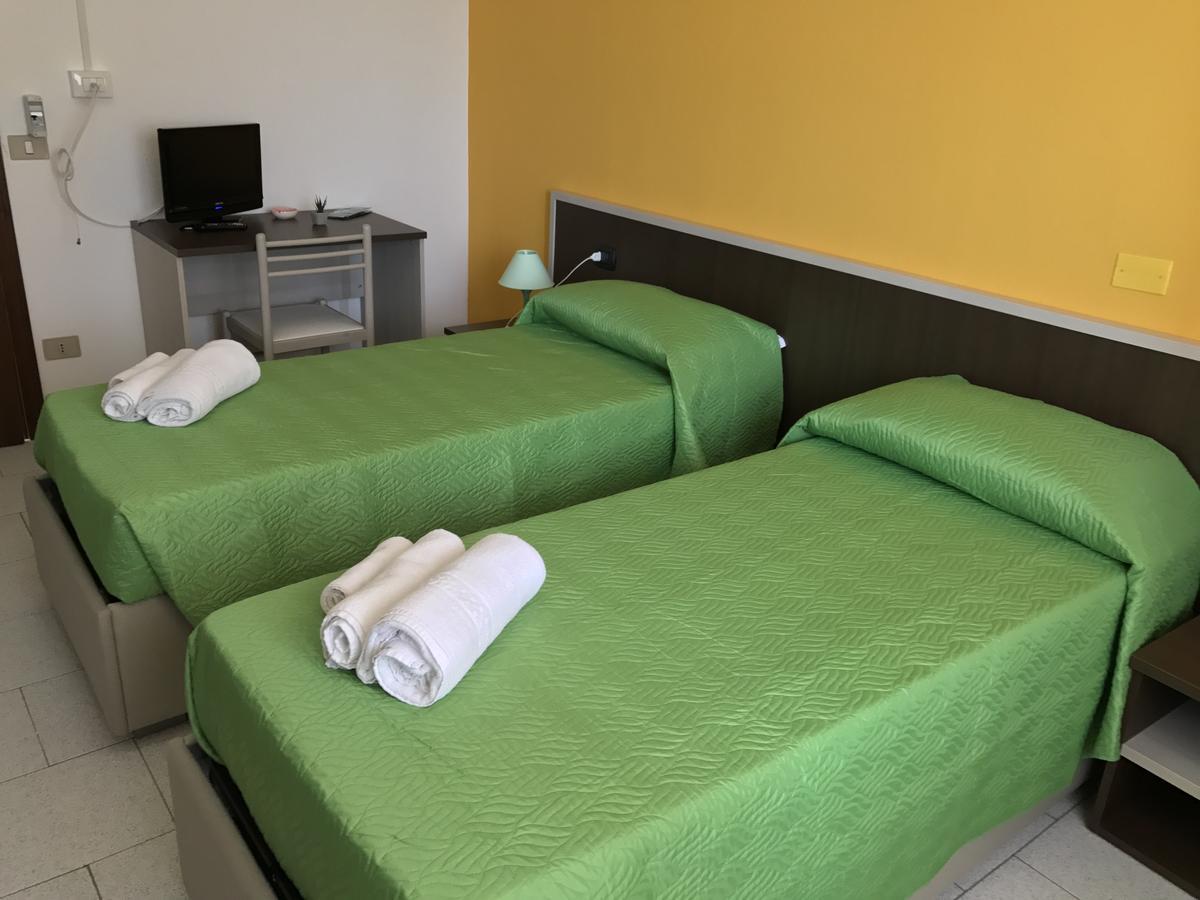 Hotel Marina Badesi Luaran gambar