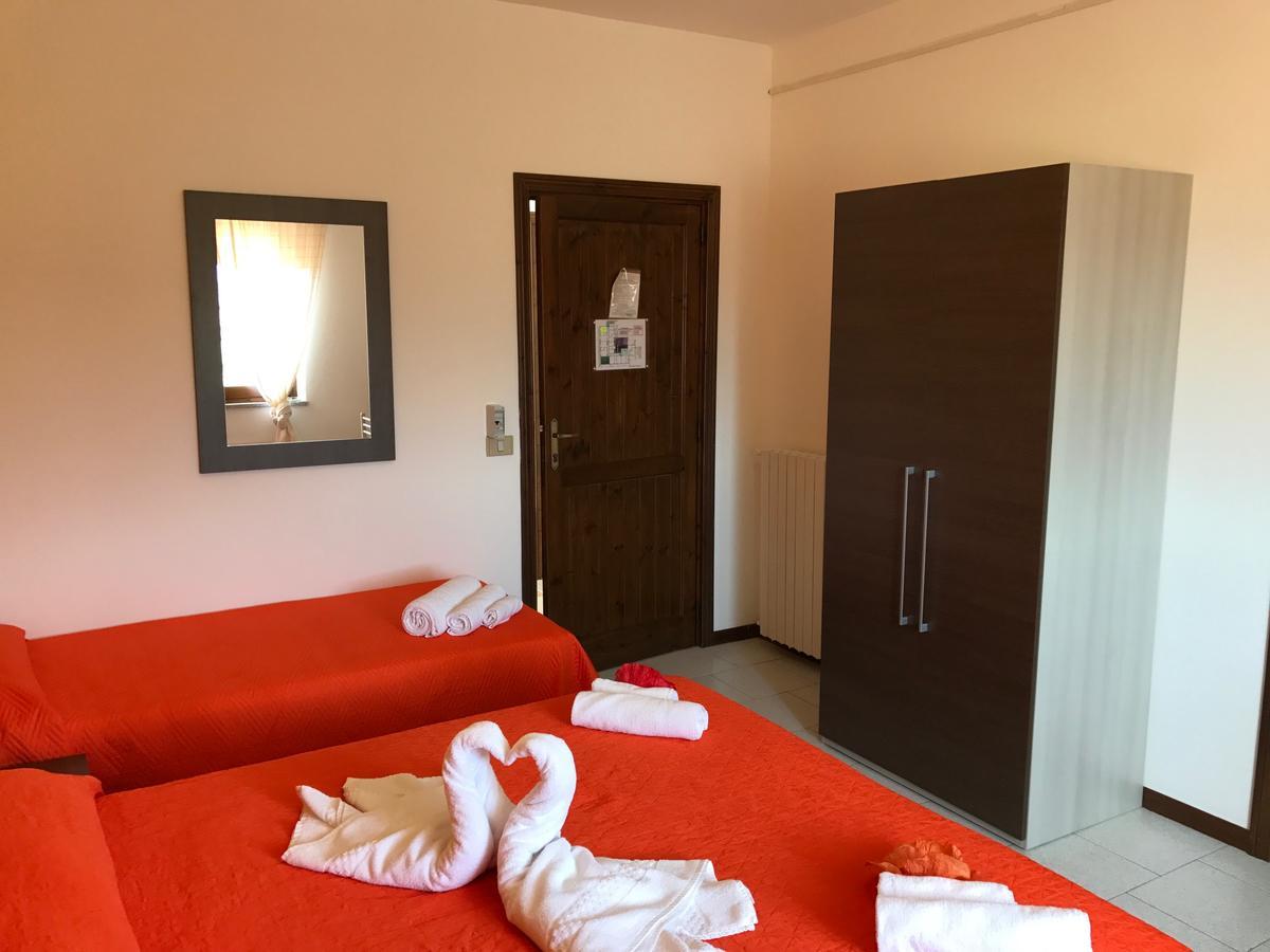 Hotel Marina Badesi Luaran gambar