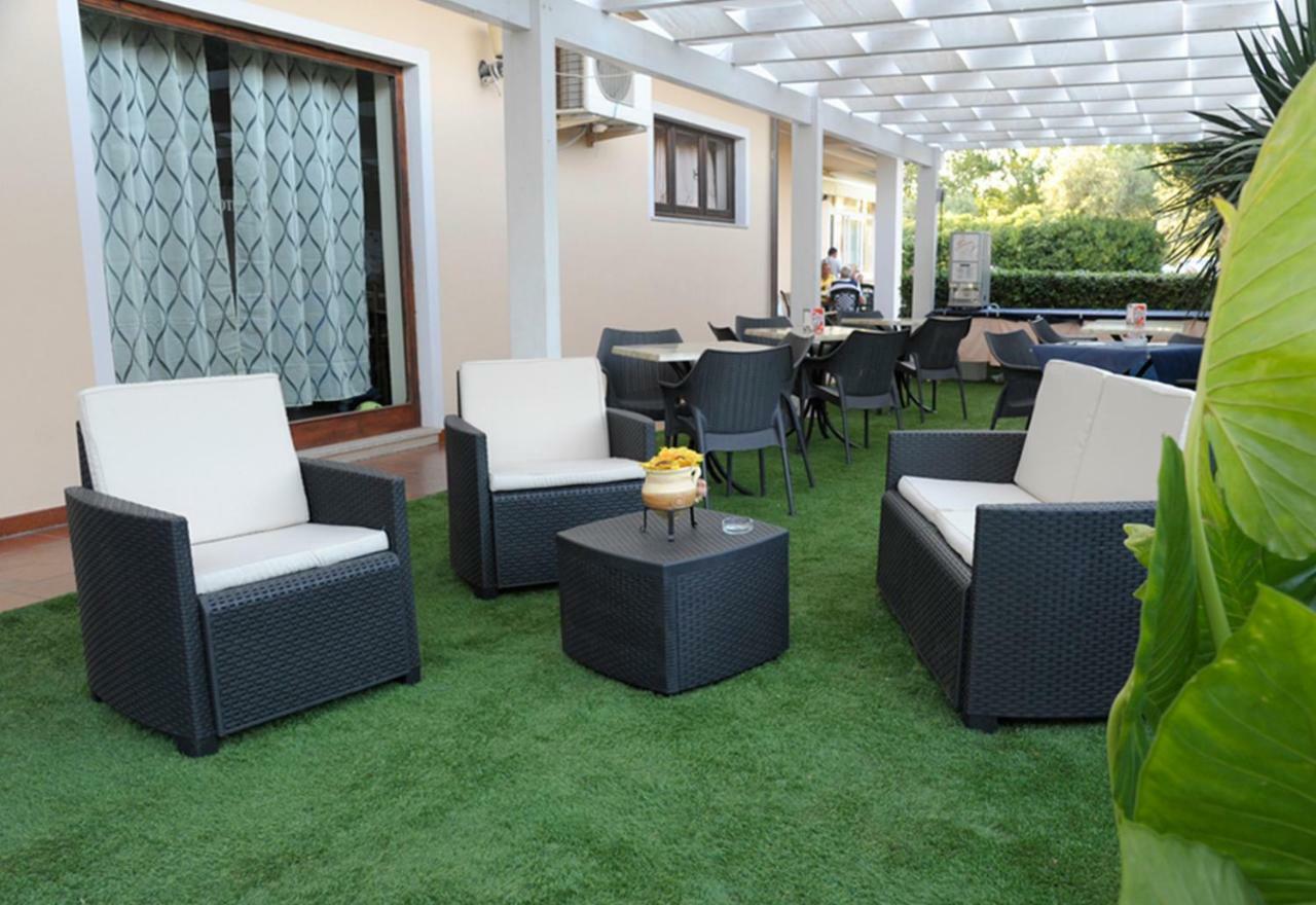 Hotel Marina Badesi Luaran gambar