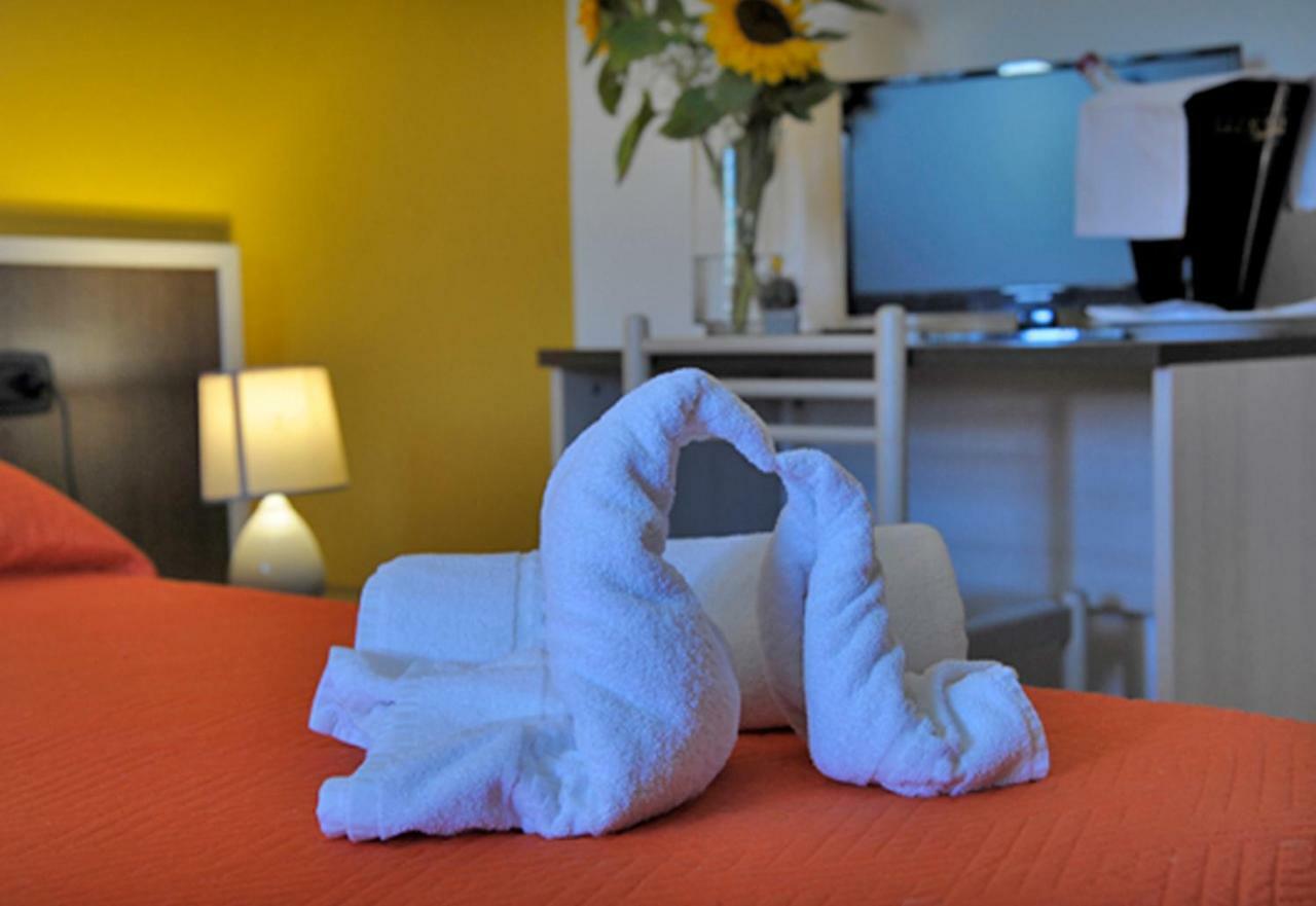 Hotel Marina Badesi Luaran gambar